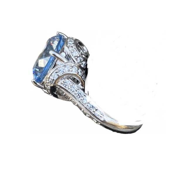 Blue CZ Sterling Silver ring, size 6. Beautiful setting. Heart on side view. - Picture 2 of 3